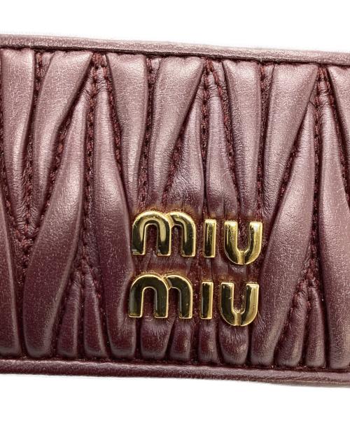 MIU MIU（ミュウミュウ）MIU MIU (ミュウミュウ) マテラッセレザー カードケース ブラウンの古着・服飾アイテム
