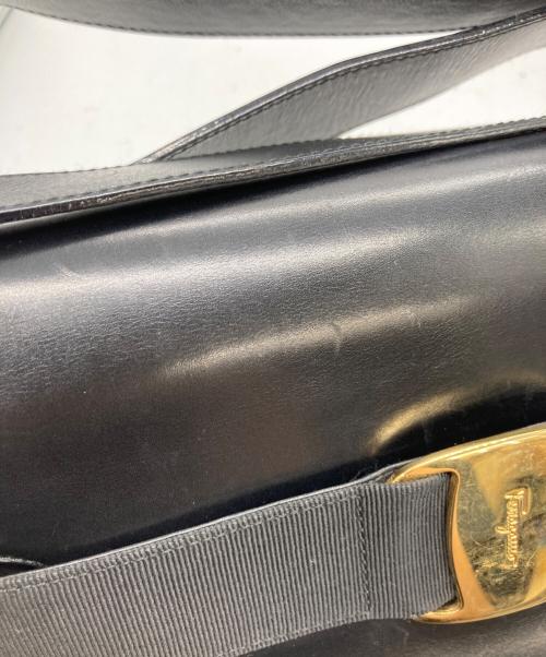 Salvatore Ferragamo（サルヴァトーレ フェラガモ）Salvatore Ferragamo (サルヴァトーレ フェラガモ) ヴァラリボンショルダーバッグ ブラックの古着・服飾アイテム