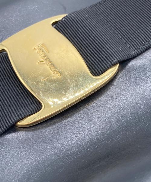 Salvatore Ferragamo（サルヴァトーレ フェラガモ）Salvatore Ferragamo (サルヴァトーレ フェラガモ) ヴァラリボンショルダーバッグ ブラックの古着・服飾アイテム