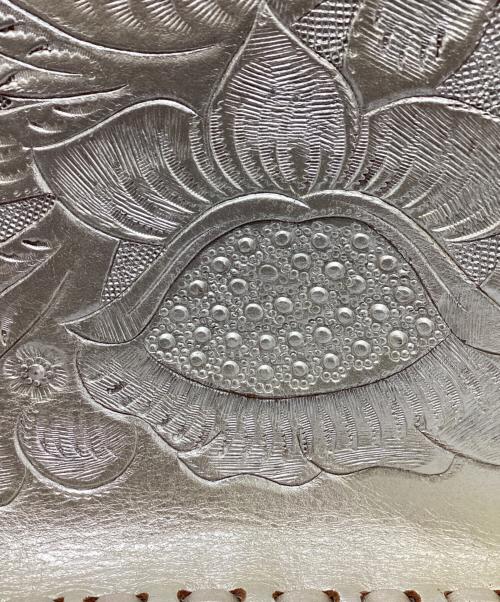Carving Tribes（カービングトライブス）Carving Tribes (カービングトライブス) ハンドバッグ シルバーの古着・服飾アイテム