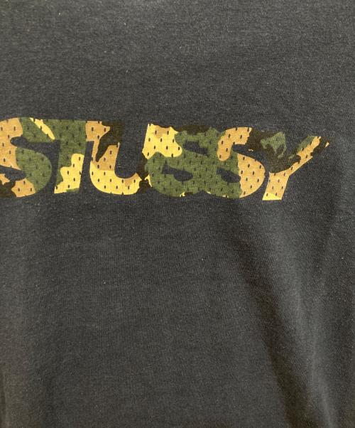 stussy（ステューシー）stussy (ステューシー) カモ柄ロゴプリントＴシャツ ネイビー サイズ:SIZE Sの古着・服飾アイテム