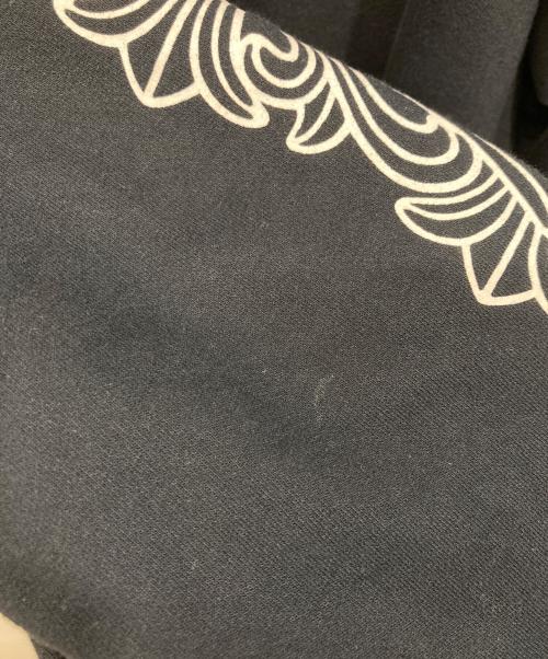 CHROME HEARTS（クロムハーツ）CHROME HEARTS (クロムハーツ) バックホースシュー袖フローラルプリントジップアップパーカー ブラック サイズ:SIZE XLの古着・服飾アイテム