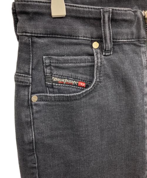 DIESEL（ディーゼル）DIESEL (ディーゼル) DE-PENCIL-ZIPデニムスカート ブラック サイズ:	SIZE 24の古着・服飾アイテム