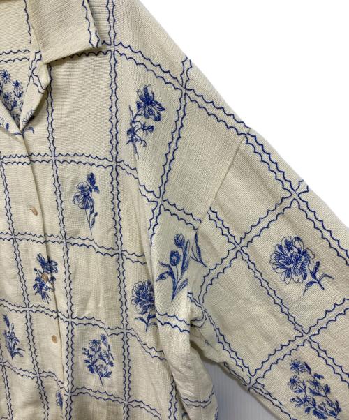 ROSE BUD（ローズバッド）ROSE BUD (ローズバッド) EMBROIDERY L/S SHIRT ベージュ サイズ:	SIZE 1の古着・服飾アイテム