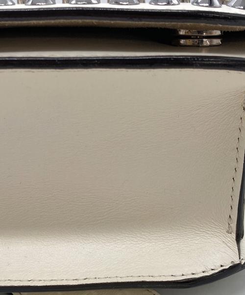 JIMMY CHOO（ジミーチュウ）JIMMY CHOO (ジミーチュウ) スタッズショルダーバッグ ホワイトの古着・服飾アイテム