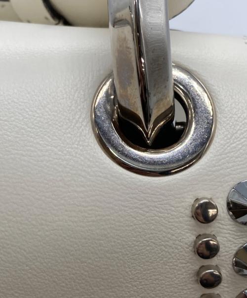 JIMMY CHOO（ジミーチュウ）JIMMY CHOO (ジミーチュウ) スタッズショルダーバッグ ホワイトの古着・服飾アイテム