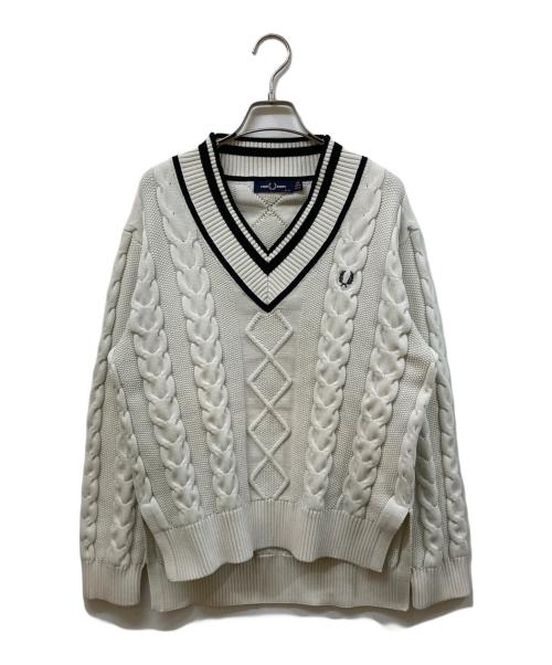 FRED PERRY（フレッドペリー）FRED PERRY (フレッドペリー) Vネックニット ホワイト サイズ:	SIZE 36の古着・服飾アイテム