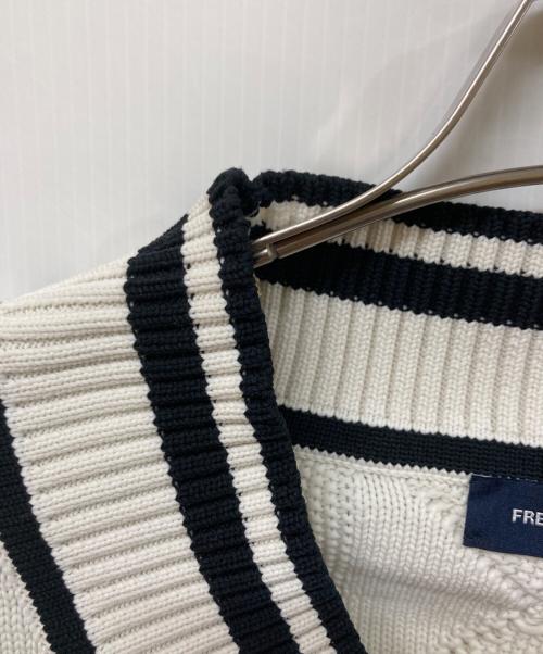 FRED PERRY（フレッドペリー）FRED PERRY (フレッドペリー) Vネックニット ホワイト サイズ:	SIZE 36の古着・服飾アイテム