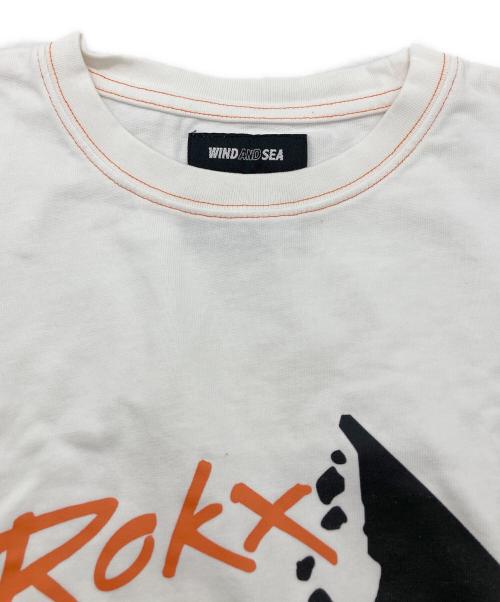 WIND AND SEA（ウィンダンシー）WIND AND SEA (ウィンダンシー) ROKX (ロックス) 別注 コラボ FRONT LOGO TEE ホワイト サイズ:Mの古着・服飾アイテム