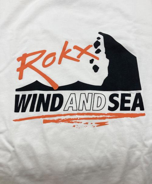 WIND AND SEA（ウィンダンシー）WIND AND SEA (ウィンダンシー) ROKX (ロックス) 別注 コラボ FRONT LOGO TEE ホワイト サイズ:Mの古着・服飾アイテム