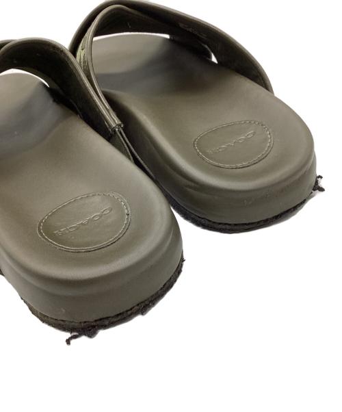 COACH（コーチ）COACH (コーチ) シグネチャークロスオーバーサンダル/COACHサンダル カーキ サイズ:42の古着・服飾アイテム