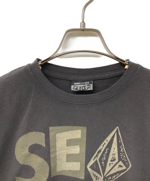 WIND AND SEA（ウィンダンシー）WIND AND SEA (ウィンダンシー) VOLCOM (ボルコム) コラボＴシャツ ブラック サイズ:SIZE Lの古着・服飾アイテム
