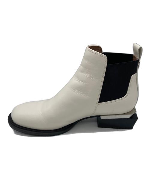 STACCATO（スタッカート）STACCATO (スタッカート) サイドゴアデザインヒールブーツ ホワイト サイズ:SIZE 23.5cmの古着・服飾アイテム