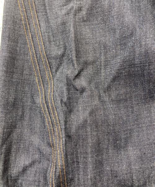 NVRFRGT（ネヴァーフォーゲット）NVRFRGT (ネヴァーフォーゲット) 3D TWISTED WIDE LEG JEANS インディゴ サイズ:SIZE 2の古着・服飾アイテム