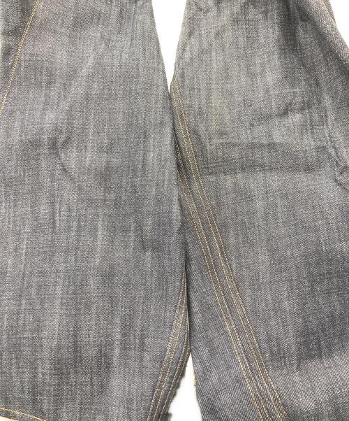 NVRFRGT（ネヴァーフォーゲット）NVRFRGT (ネヴァーフォーゲット) 3D TWISTED WIDE LEG JEANS インディゴ サイズ:SIZE 2の古着・服飾アイテム