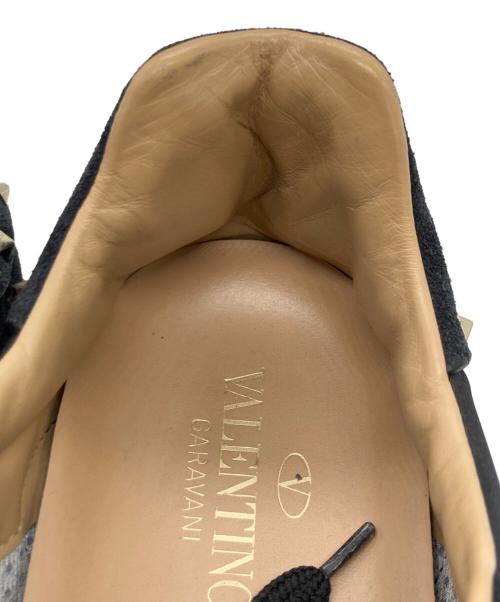 VALENTINO GARAVANI（ヴァレンティノ・ガラヴァーニ）VALENTINO GARAVANI (ヴァレンティノ・ガラヴァーニ) スタッズスニーカー ブラック サイズ:SIZE 42の古着・服飾アイテム