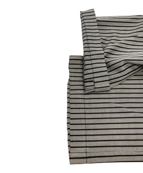 me ISSEY MIYAKE（ミーイッセイ ミヤケ）me ISSEY MIYAKE (ミーイッセイ ミヤケ) ストライプパンツ グレー サイズ:不明の古着・服飾アイテム