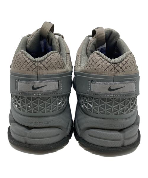 NIKE（ナイキ）NIKE (ナイキ) Zoom Vomero Roam グレー サイズ:SIZE 27.5cmの古着・服飾アイテム