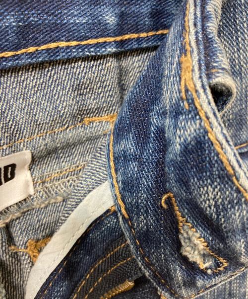 ANTIPROMIND（アンチプロマインド）ANTIPROMIND (アンチプロマインド) TEXTURED TUCK CURVED DENIM PANTS インディゴ サイズ:	SIZE 2の古着・服飾アイテム