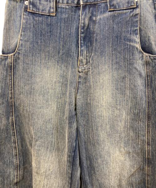 ANTIPROMIND（アンチプロマインド）ANTIPROMIND (アンチプロマインド) TEXTURED TUCK CURVED DENIM PANTS インディゴ サイズ:	SIZE 2の古着・服飾アイテム