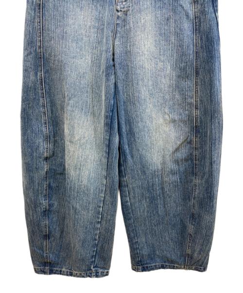 ANTIPROMIND（アンチプロマインド）ANTIPROMIND (アンチプロマインド) TEXTURED TUCK CURVED DENIM PANTS インディゴ サイズ:	SIZE 2の古着・服飾アイテム