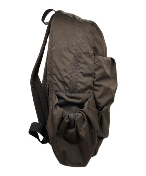 emmi（エミ）emmi (エミ) 撥水ギャザーボディーバックパック ブラウンの古着・服飾アイテム