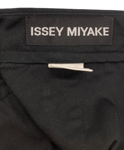 ISSEY MIYAKE（イッセイミヤケ）ISSEY MIYAKE (イッセイミヤケ) スラックス ブラック サイズ:SIZE 3の古着・服飾アイテム