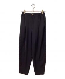 ENFOLD（エンフォルド）の古着「WASHABLE CARROT PANTS」｜ブラック
