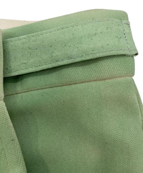 TAAKK（ターク）TAAKK (ターク) LEATHER COATING SLACKS グリーン サイズ:	SIZE Mの古着・服飾アイテム
