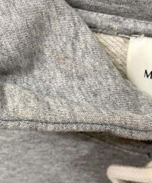 maison kitsune（メゾンキツネ）MAISON KITSUNE (メゾンキツネ) フォックスパッチ フーディー グレー サイズ:SIZE Mの古着・服飾アイテム