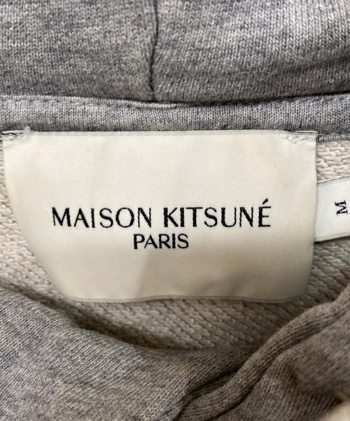 maison kitsune（メゾンキツネ）MAISON KITSUNE (メゾンキツネ) フォックスパッチ フーディー グレー サイズ:SIZE Mの古着・服飾アイテム
