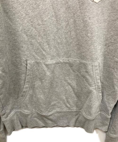 maison kitsune（メゾンキツネ）MAISON KITSUNE (メゾンキツネ) フォックスパッチ フーディー グレー サイズ:SIZE Mの古着・服飾アイテム