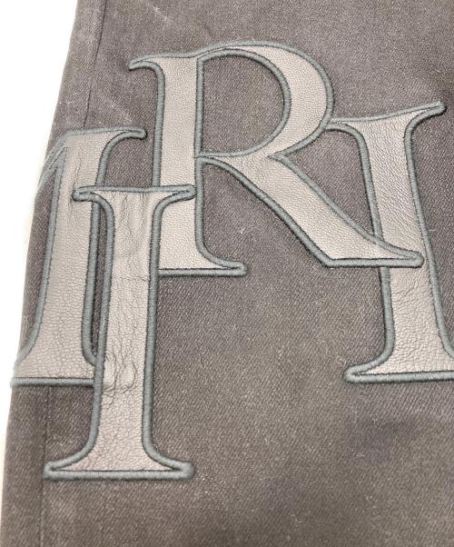 AMIRI（アミリ）AMIRI (アミリ) Staggered Logoブラックデニム ブラック サイズ:SIZE 91cm (W36)の古着・服飾アイテム