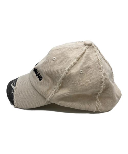 FenG CHen WANG（フェンチェンワン）FENG CHEN WANG (フェンチェンワン) GREY DENIM SANDING FINISHING CAP ベージュの古着・服飾アイテム