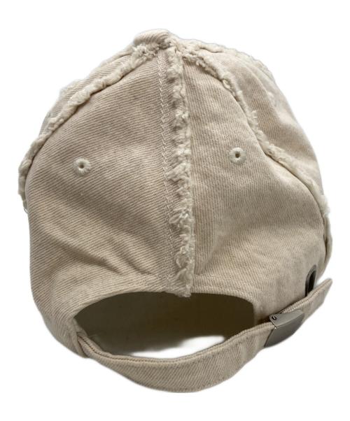 FenG CHen WANG（フェンチェンワン）FENG CHEN WANG (フェンチェンワン) GREY DENIM SANDING FINISHING CAP ベージュの古着・服飾アイテム