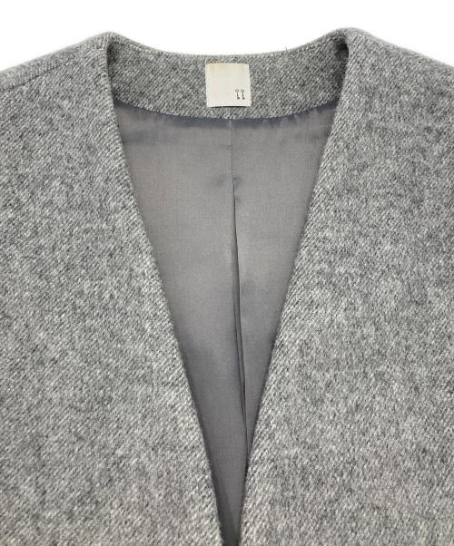 avec deuxclefs（アヴェクデュクレ）avec deuxclefs (アヴェクデュクレ) ノースリーブコート ライトグレー サイズ:SIZE Mの古着・服飾アイテム