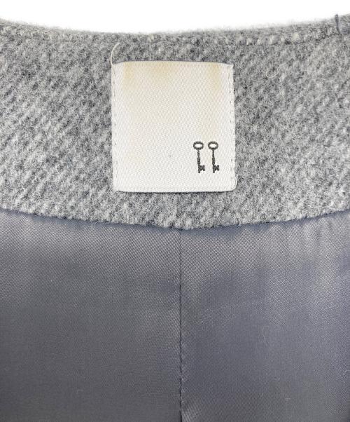 avec deuxclefs（アヴェクデュクレ）avec deuxclefs (アヴェクデュクレ) ノースリーブコート ライトグレー サイズ:SIZE Mの古着・服飾アイテム