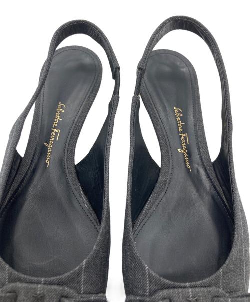 Salvatore Ferragamo（サルヴァトーレ フェラガモ）Salvatore Ferragamo (サルヴァトーレ フェラガモ) Viva Sling グレー サイズ:	SIZE 5 1/2の古着・服飾アイテム