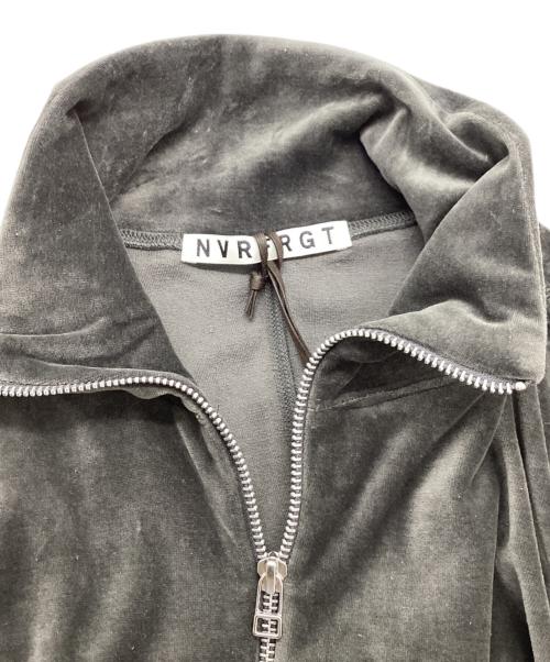 NVRFRGT（ネヴァーフォーゲット）NVRFRGT (ネヴァーフォーゲット) Velour Zip Up Track Topベロアジャケット グレー サイズ:SIZE 2の古着・服飾アイテム
