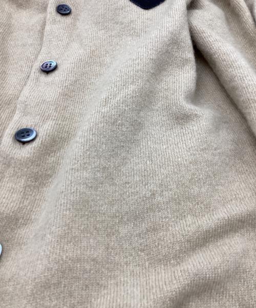 PLAY COMME des GARCONS（プレイコムデギャルソン）PLAY COMME des GARCONS (プレイコムデギャルソン) ワンポイントニットカーディガン ベージュ サイズ:SIZE XXSの古着・服飾アイテム
