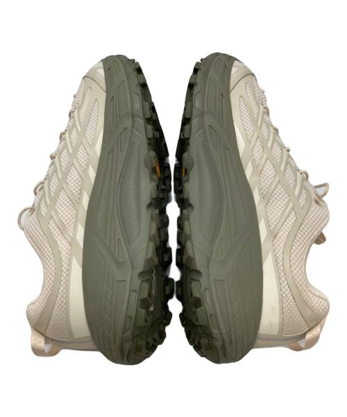 HOKAONEONE（ホカオネオネ）HOKAONEONE (ホカオネオネ) MAFATE THREE2 ベージュ サイズ:	SIZE 28cmの古着・服飾アイテム