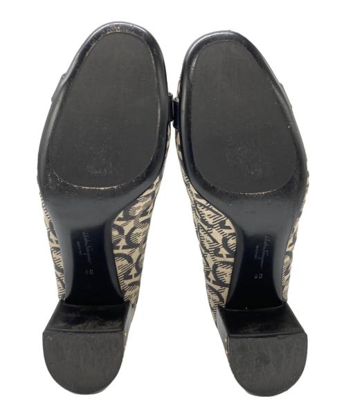 Salvatore Ferragamo（サルヴァトーレ フェラガモ）Salvatore Ferragamo (サルヴァトーレ フェラガモ) パンプス ブラック×ベージュ サイズ:	SIZE 8の古着・服飾アイテム