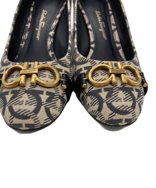 Salvatore Ferragamo（サルヴァトーレ フェラガモ）Salvatore Ferragamo (サルヴァトーレ フェラガモ) パンプス ブラック×ベージュ サイズ:	SIZE 8の古着・服飾アイテム