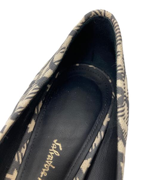 Salvatore Ferragamo（サルヴァトーレ フェラガモ）Salvatore Ferragamo (サルヴァトーレ フェラガモ) パンプス ブラック×ベージュ サイズ:	SIZE 8の古着・服飾アイテム