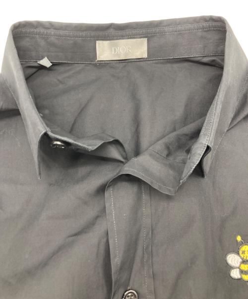 Dior（ディオール）Dior (ディオール) KAWS (カウズ) Bee mbroidered Shirt ブラック サイズ:SIZE 37の古着・服飾アイテム