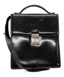 GUCCI（グッチ）の古着「フラップトップエナメルショルダーバッグ」｜ブラック