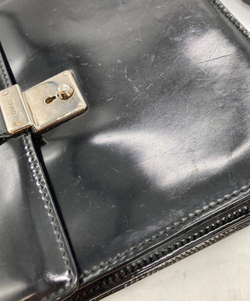 GUCCI（グッチ）GUCCI (グッチ) フラップトップエナメルショルダーバッグ ブラックの古着・服飾アイテム