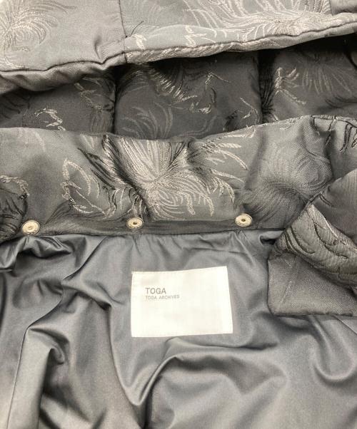 TOGA ARCHIVES（トーガアーカイブス）TOGA ARCHIVES (トーガアーカイブス) Polyester jacquard coat ブラック サイズ:SIZE 36の古着・服飾アイテム