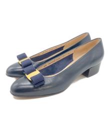 Salvatore Ferragamo（サルヴァトーレ フェラガモ）の古着「リボンパンプス」｜ブラック
