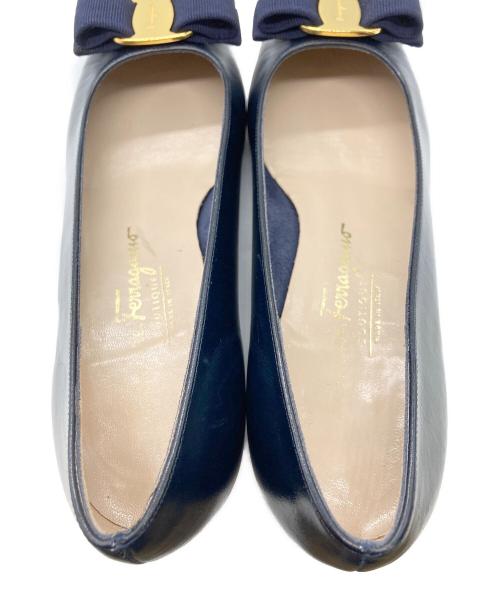 Salvatore Ferragamo（サルヴァトーレ フェラガモ）Salvatore Ferragamo (サルヴァトーレ フェラガモ) リボンパンプス ブラック サイズ:SIZE 7の古着・服飾アイテム